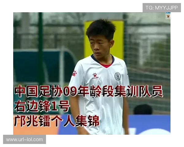 从青涩少年到足坛巨星的蜕变之路：一名足球球员的成长与奋斗历程