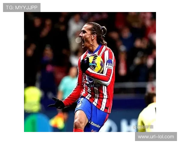 足球场上球星浪漫求婚瞬间 打破赛场界限见证爱情传奇