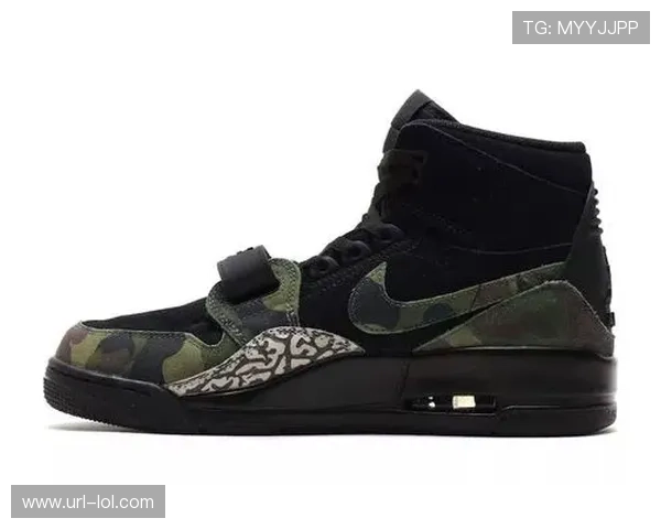 足球巨星穿迷彩服登场 展现硬汉魅力与军事风范的完美结合