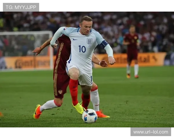 足球球星如何通过科学训练提升技术与体能全方位解析 足球球星如何通过科学训练提升技术与体能全方位解析